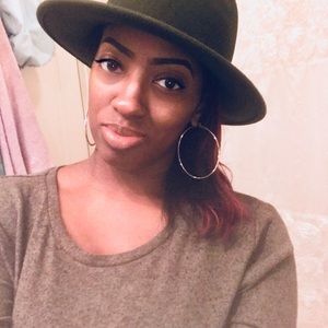 Meet your Posher, Tia